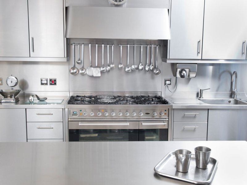 تمیز کردن کابینت فلزی