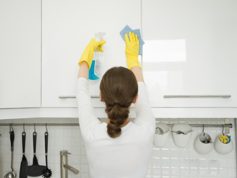تمیز کردن کابینت های گلاس