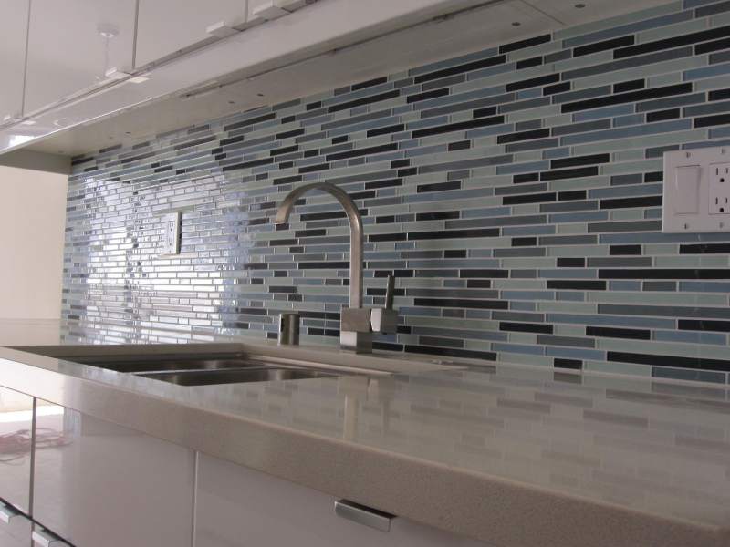 دیوارپوش بین کابینتی هایگلاس طرح سنگ