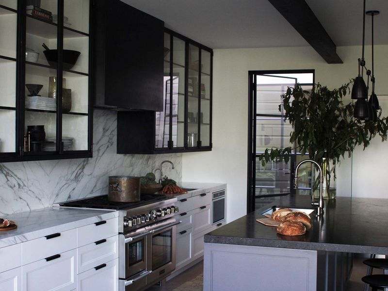 سفارش کابینت های ویترین شیشه ای