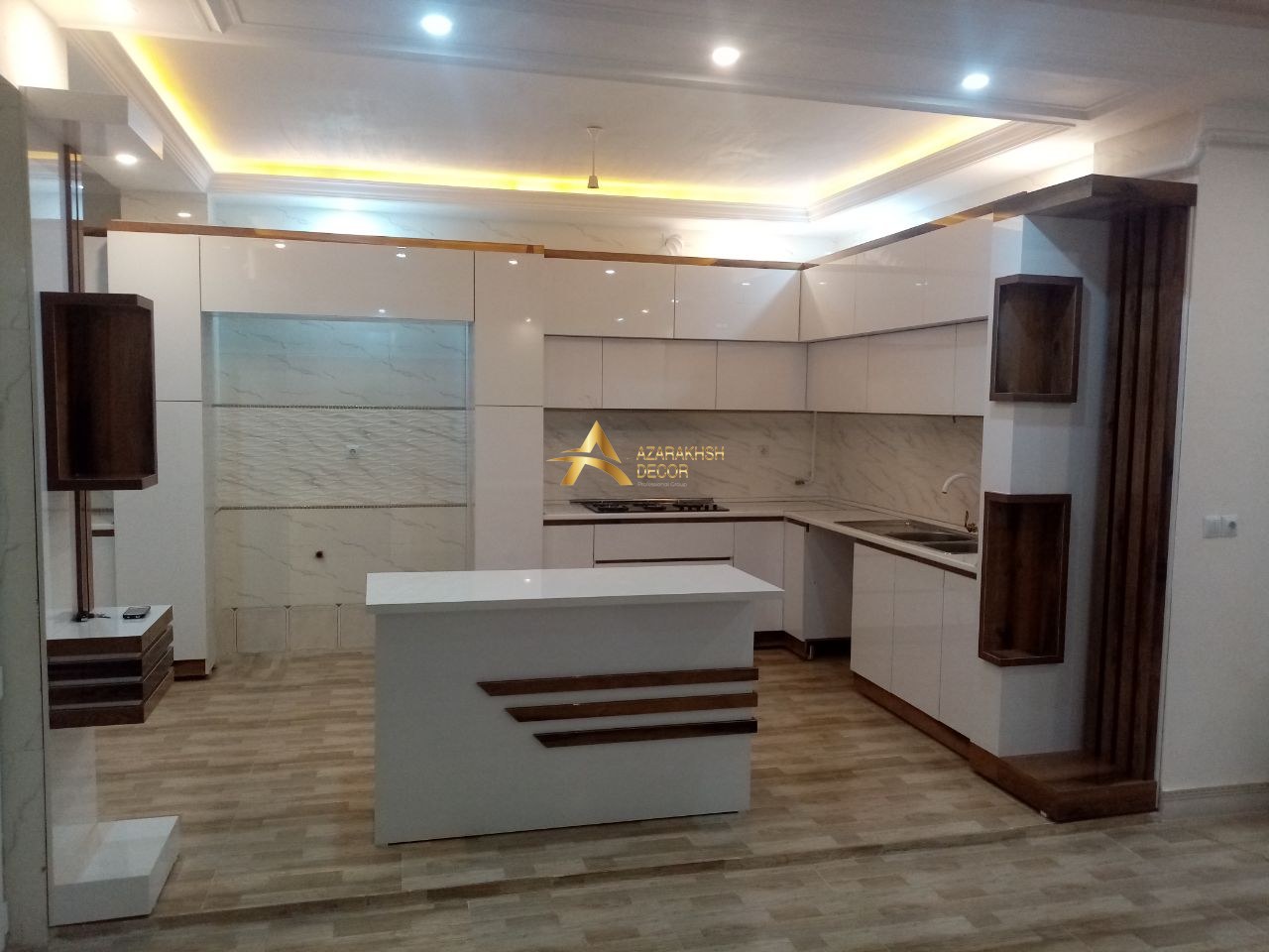 مدل کابینت آشپزخانه های گلاس سفید قهوه ای 