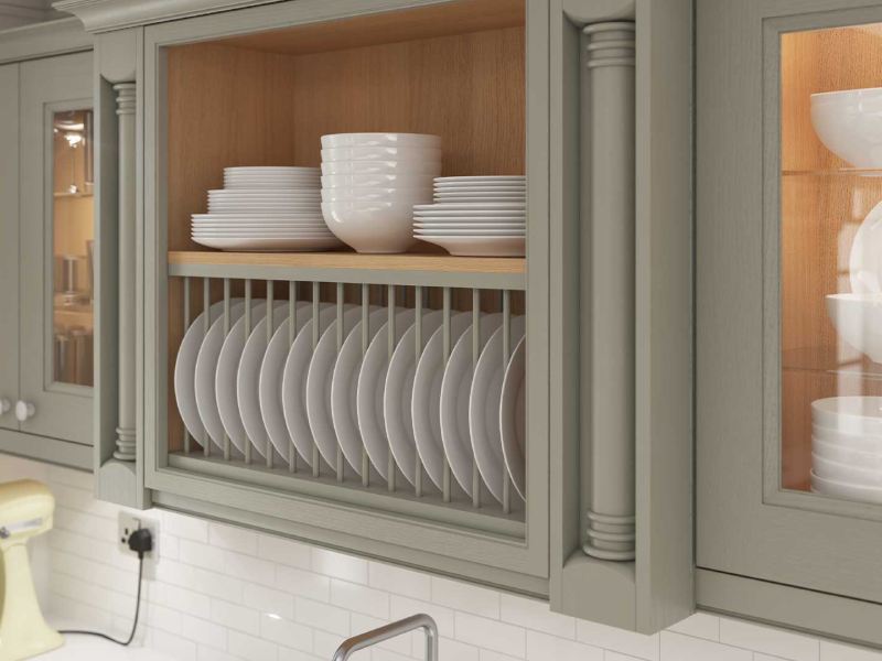 چیدن بشقاب و کاسه در کابینت