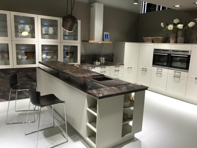 کابینت های ویترین شیشه ای