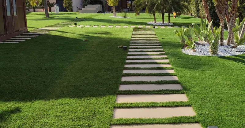 زمان مناسب استفاده چمن مصنوعی بین واش بتن